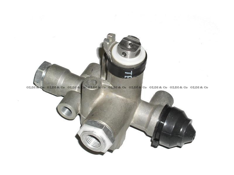 23.004.10878 Pneumatic system / valves → Levelling valve
