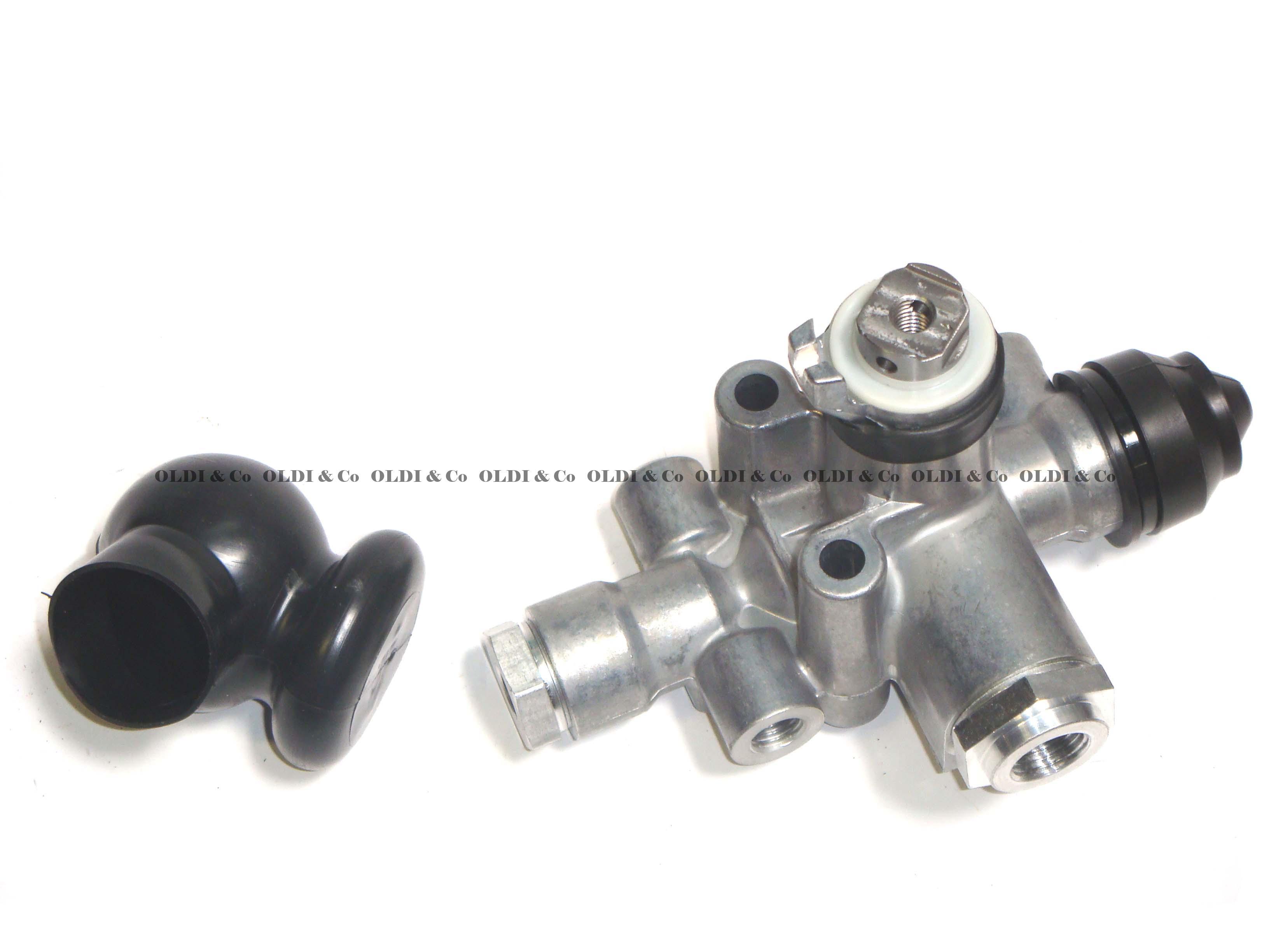 23.004.14892 Pneumatic system / valves → Levelling valve