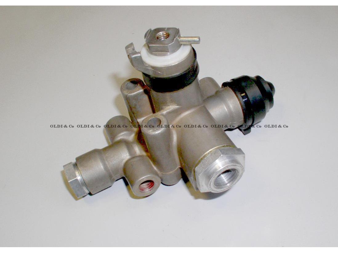 23.004.03053 Pneumatic system / valves → Levelling valve