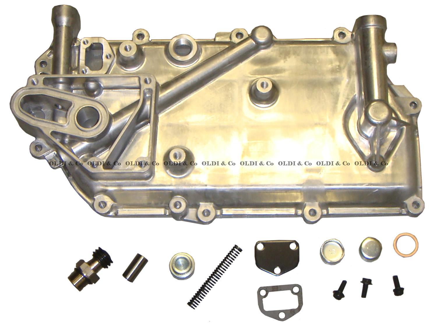 33.130.18313 Dzinēja detaļas → Eļļas dzesētāja vāks
